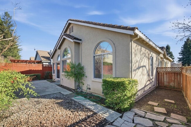 Building Photo - Desirable North Napa 3 Bed Single-Family Home