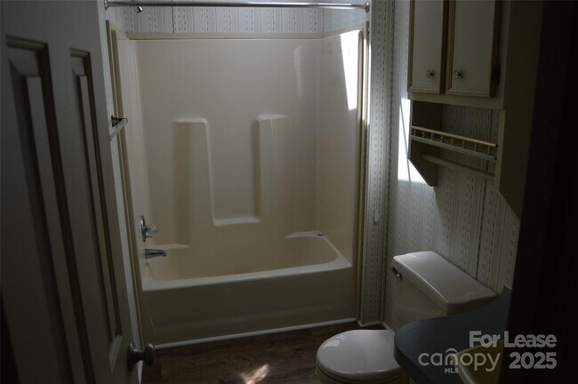 Building Photo - 125 Broadview Cir