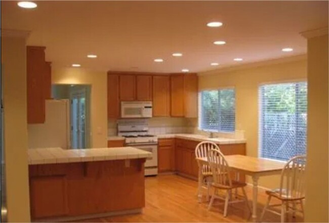 Building Photo - 3 Bedroom Home in NW Santa Rosa