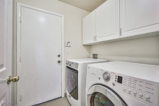 Building Photo - 5871 Salmon Falls St