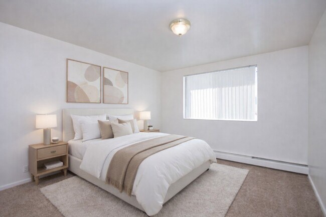 Building Photo - Bristol Square