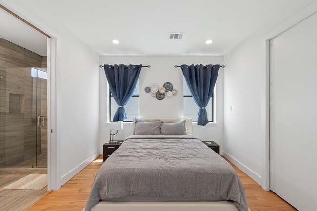 Building Photo - 2239 N MacGregor Way