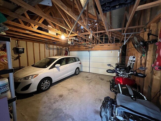 Building Photo - 1010 Lost Pines Ln