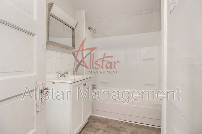 Building Photo - 2203 Tate Ave