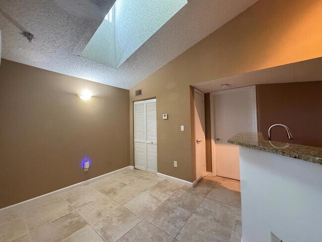Building Photo - 1165 Crystal Way