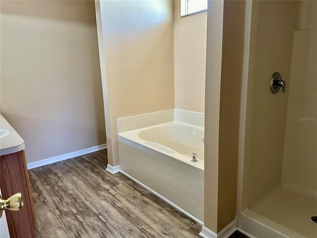 Building Photo - 536 Lakeview Dr