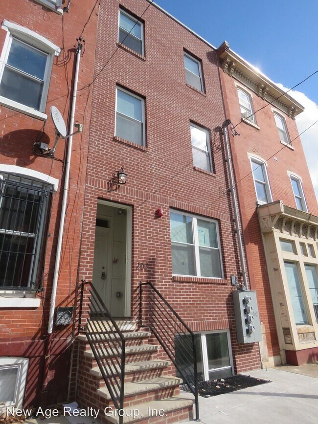 FRONT ENTRANCE - 303 N 41st St