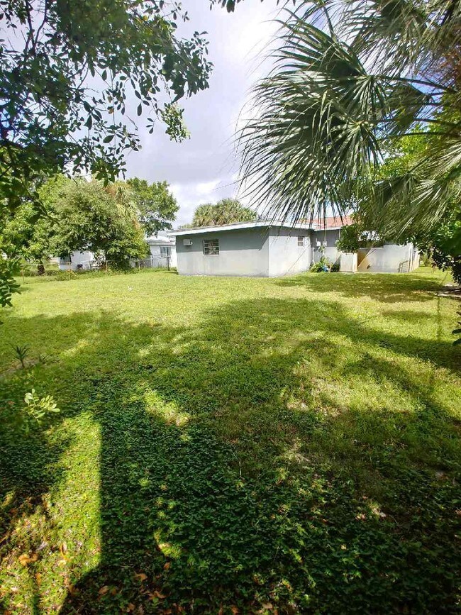Building Photo - 671 W 35th Street  Riviera Beach FL 33404