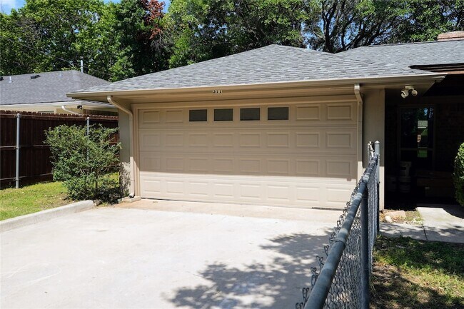 Building Photo - 311 Gwendola Dr