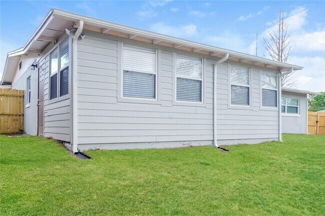 Building Photo - 7130 Chaucer Ln