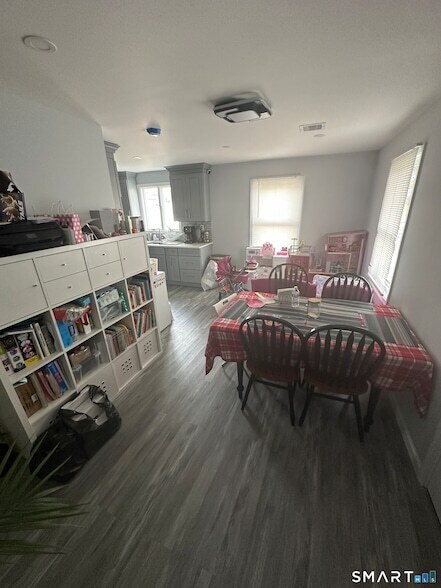 Building Photo - 180 Pleasantview Ave