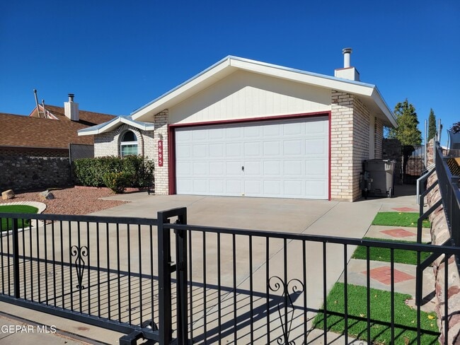 Building Photo - 8695 Pilgrimage Cir