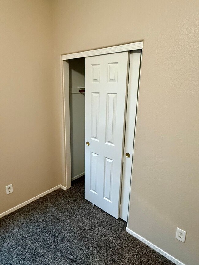 Building Photo - 4 Bedroom | 2 Bath - San Tan Ranch Single Level Home