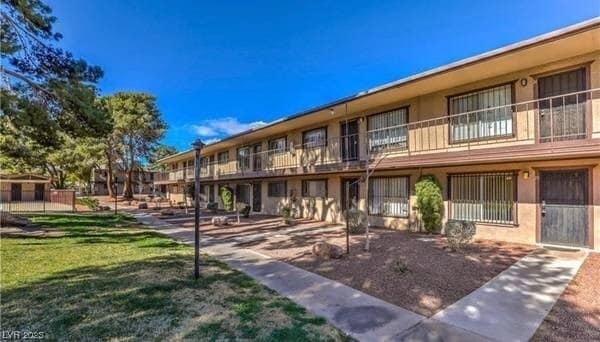 Building Photo - 615 S Royal Crest Cir