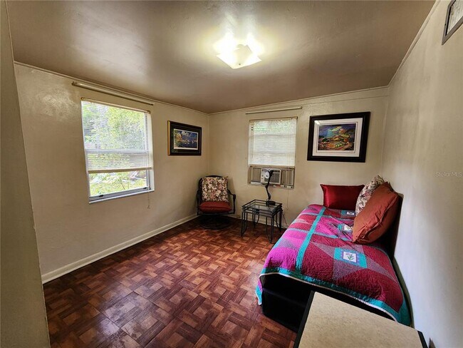 Building Photo - 1030 NE 9th St