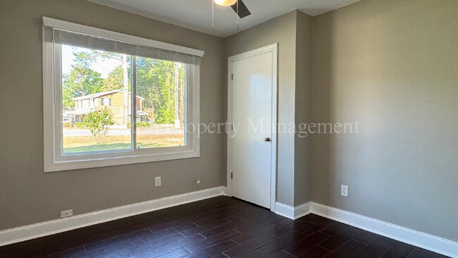 Building Photo - 366 Lullwater Dr