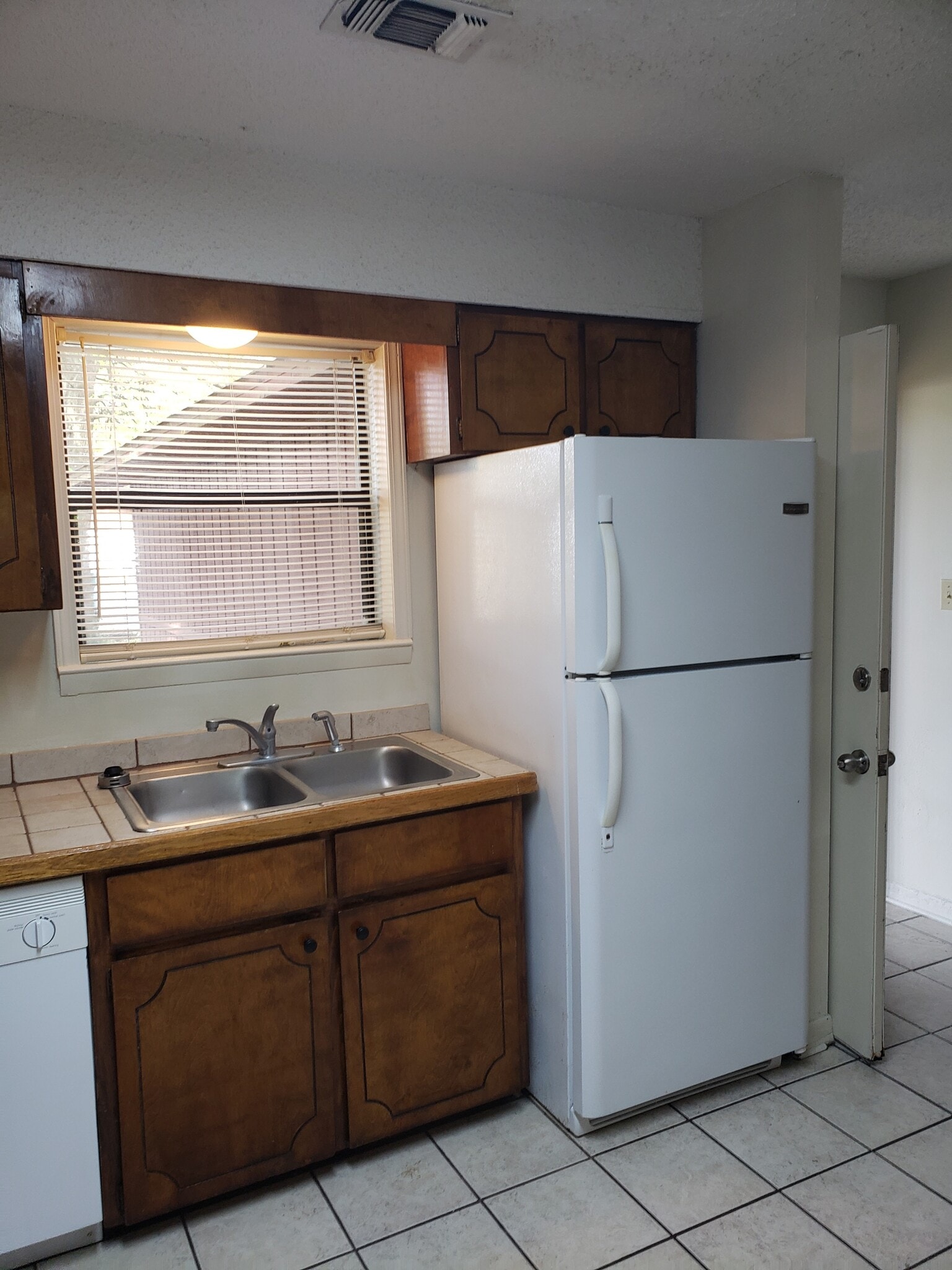 Kitchen - 42 7th Ave