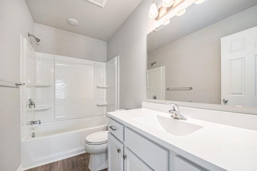 Building Photo - 4633 Glen Haven Dr