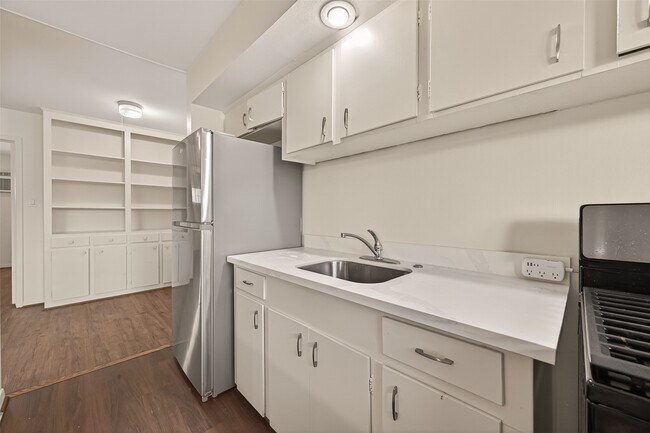 Building Photo - 1217 Heights Blvd