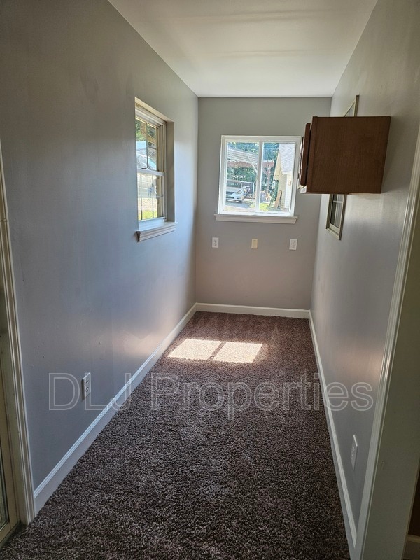 Building Photo - 546 Betty Lou Dr