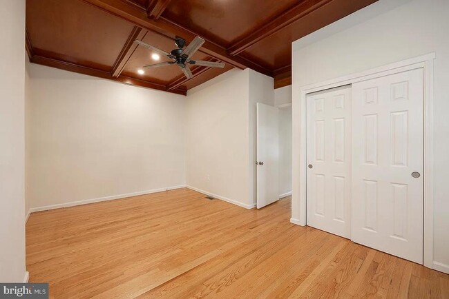 Building Photo - 554 Main St