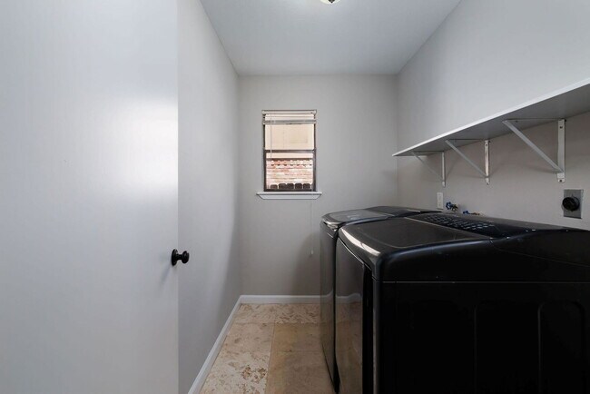 Building Photo - 1 Ground Brier Ct