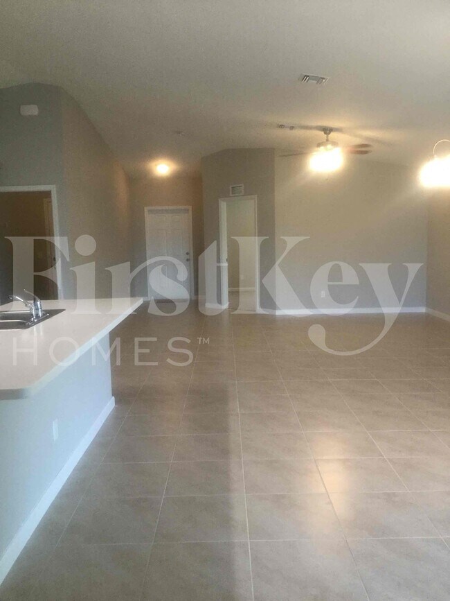 Building Photo - 3549 SW Rosardo St