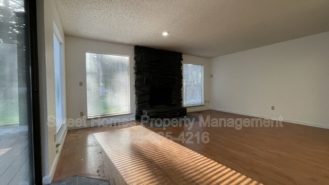 Building Photo - 1923 150th St S
