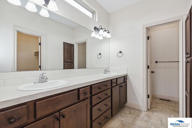 Building Photo - 4 bedroom 3 bath - Andover - ***Andover Sc...