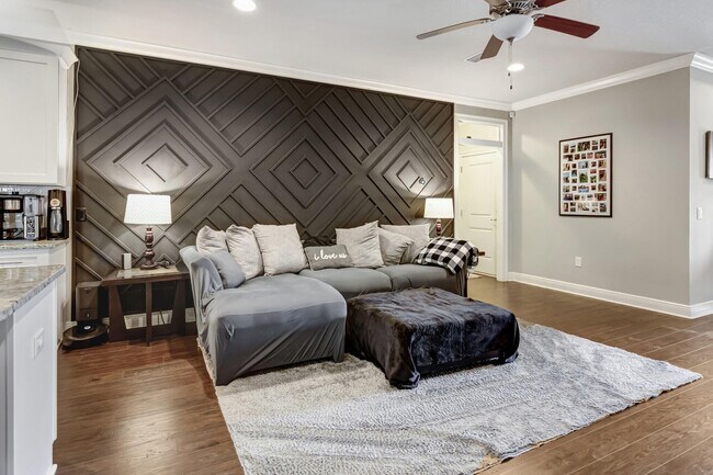 Building Photo - 2387 Belmont Dr