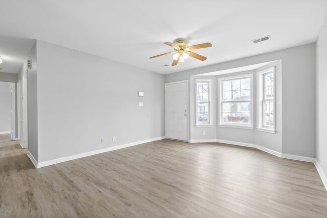 Building Photo - 1042 Shadow Ridge Ave