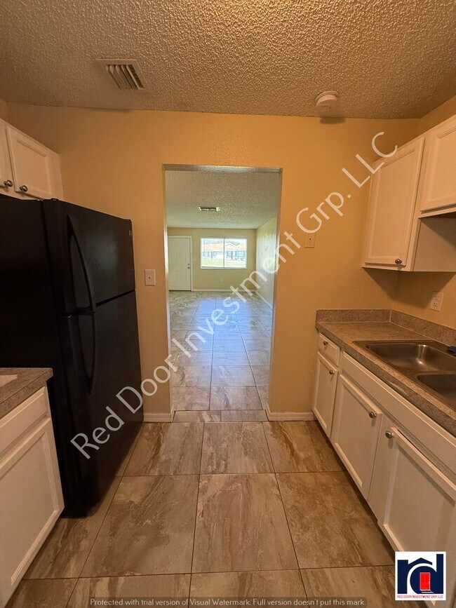 Building Photo - 3/1 Apartment in Deland - Close to Hontoon...