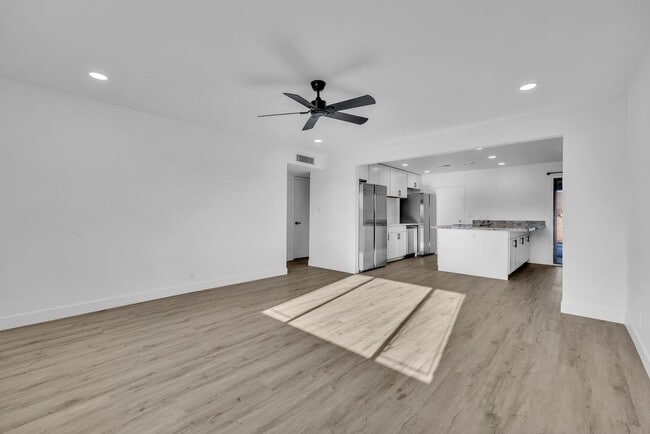 Building Photo - ASU 5 BEDROOM/ 2 BATH WITH POOL!!