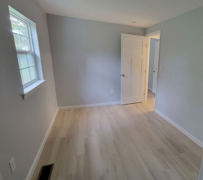 Building Photo - Remodeled Single Family home in Milton