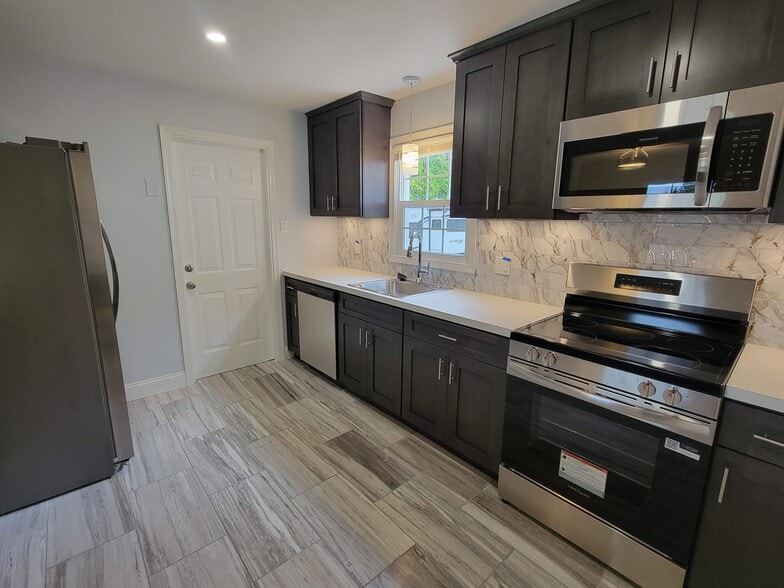 Building Photo - 936 Durham Rd