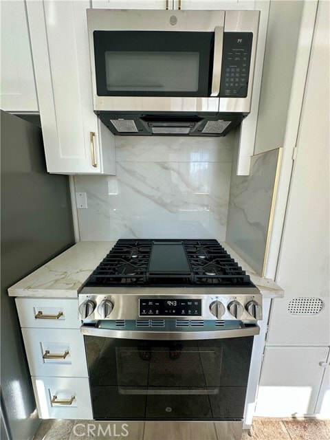 Building Photo - 933 Bayview Dr