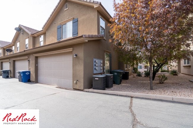 Building Photo - 3 Bedroom Furnished Home in Hidden Valley ...