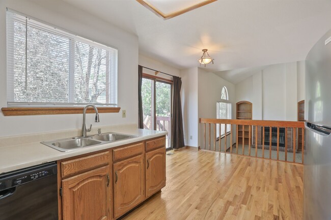 Building Photo - Beautifully Updated 3BR/2.5BA Home in Longmont – $300 Off First Month's Rent