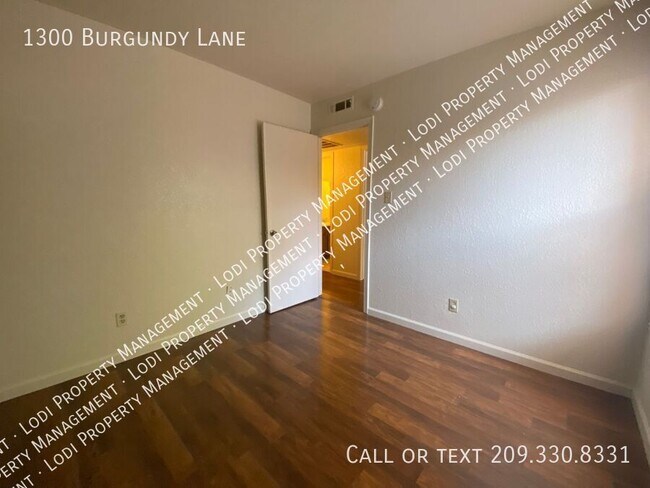 Building Photo - 1300 Burgundy Ln