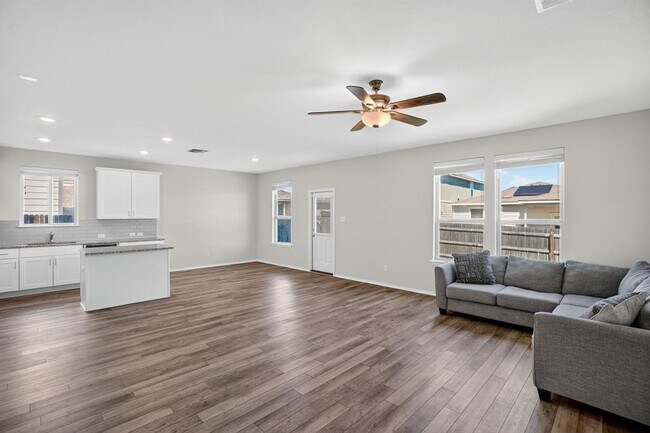 Building Photo - 453 Stone Water Ln