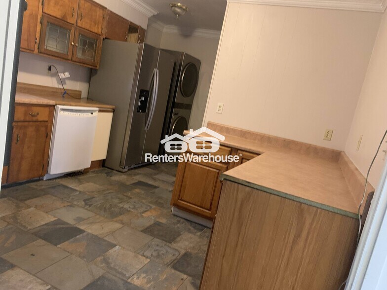 Building Photo - 27849 Pinedale Rd