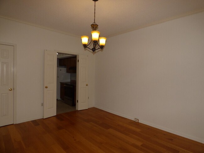 Building Photo - 1695 Belvedere Ct