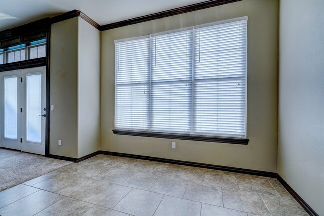 Building Photo - 812 Ryan Rd