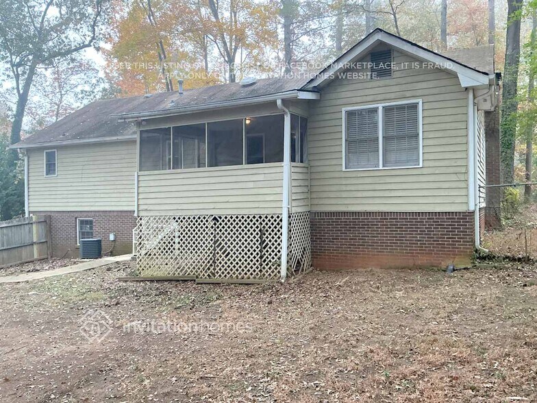 Building Photo - 2923 Marsh Ln SW