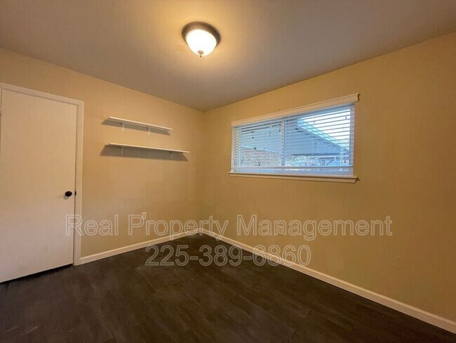 Building Photo - 9536 Bermuda Ave