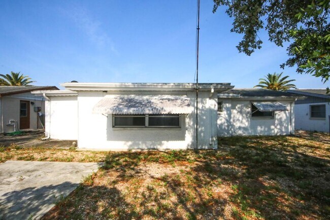 Building Photo - 10824 Queens Rd