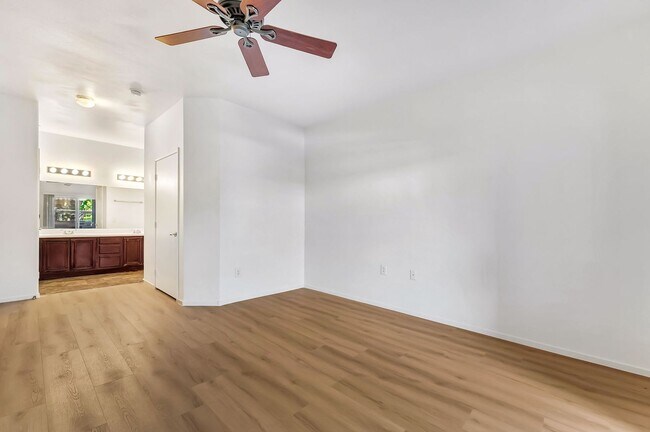 Building Photo - Spacious single-level, first-floor unit featuring 3 bedrooms and 2 bathrooms.