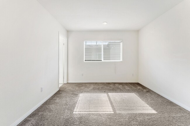 Building Photo - Modern Tri-Level Townhome in Gated Gardena Community with 2-Car Garag