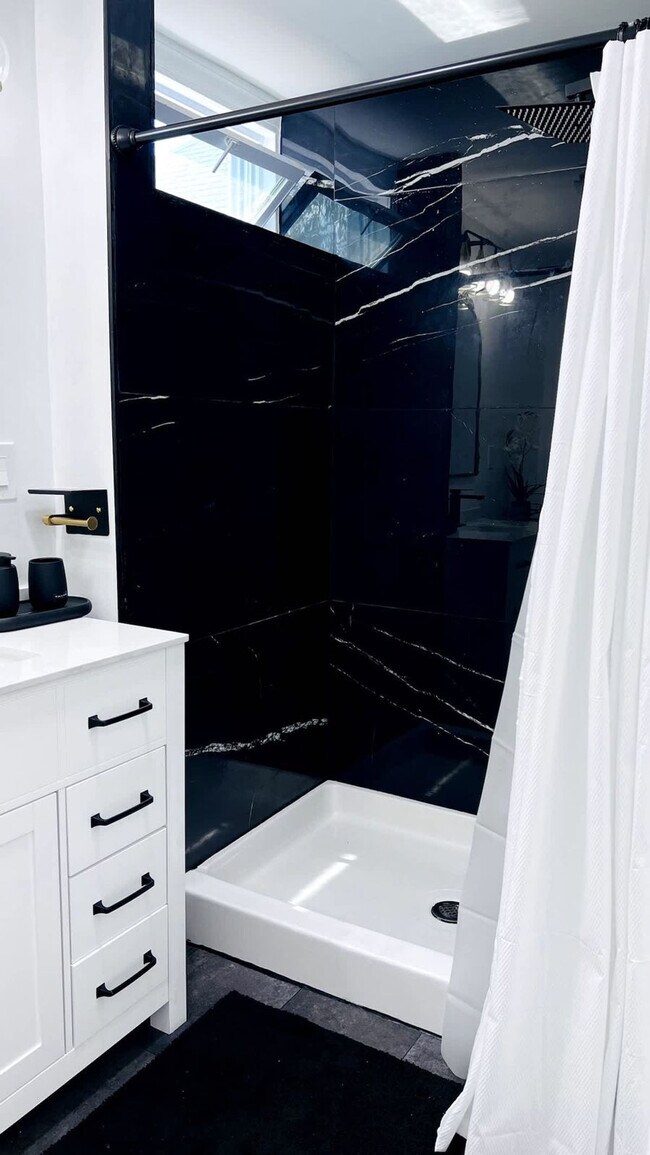 Building Photo - 21 Bullocks Point Ave