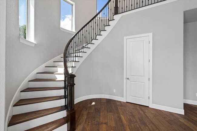 Building Photo - Modern Luxury Meets Austin Charm: 4 BR, 2.5 BA Gem